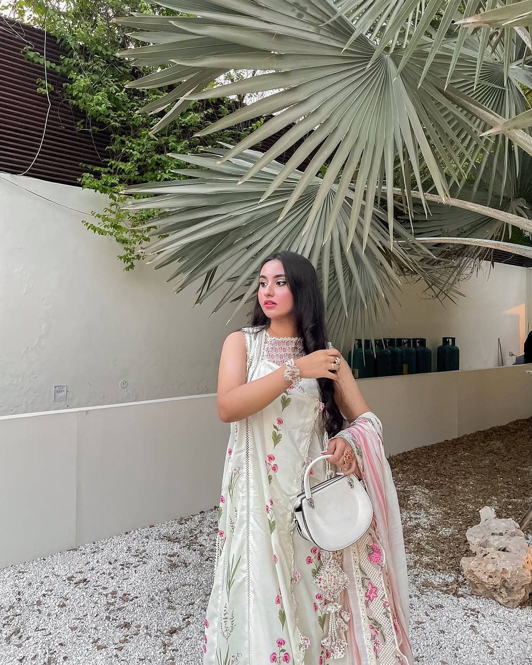 img_spotted_in_crimson_lawn_awwal_boutique