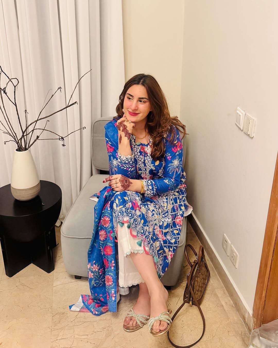 img_zaha_lawn_awwal_boutique