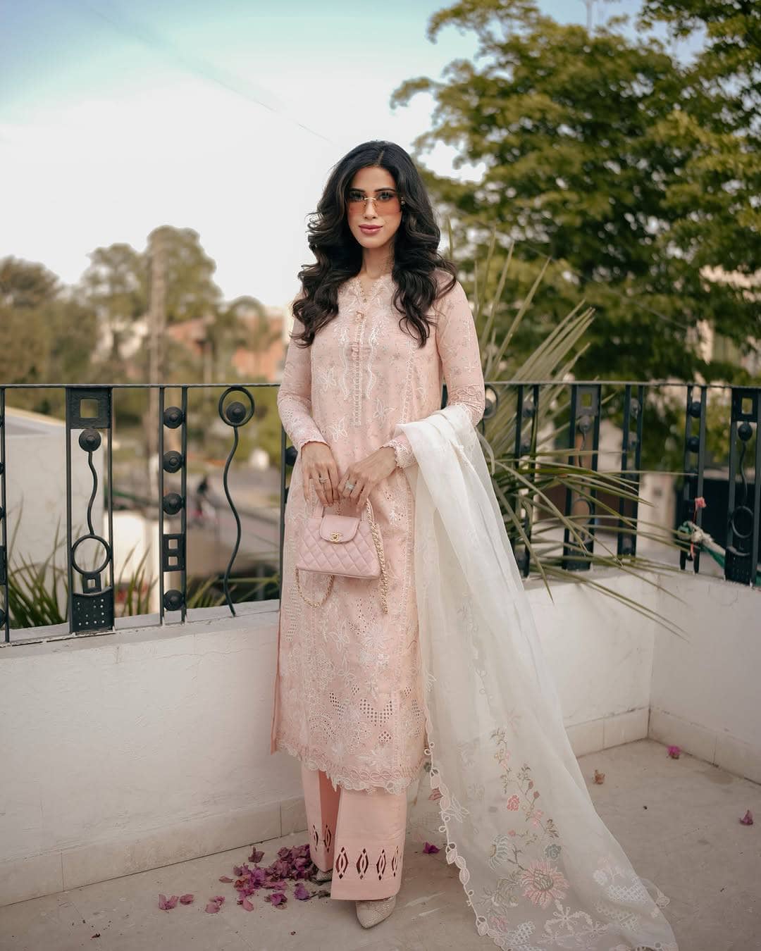 img_spotted_by_qalamkar_lawn_q_line_awwal_boutique