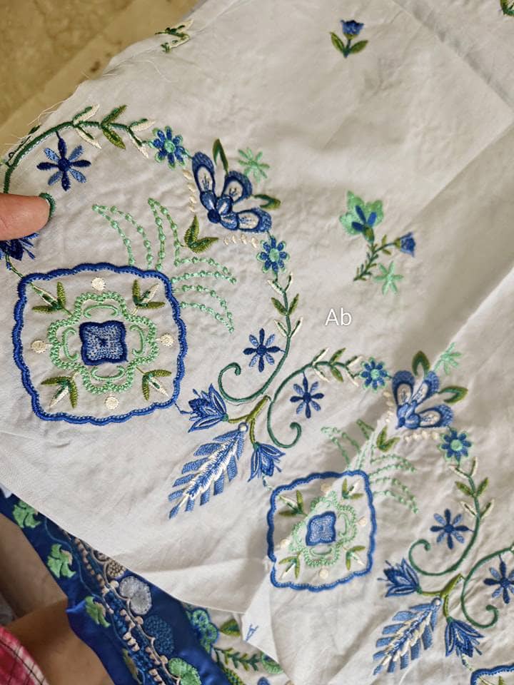 img_zaha_lawn_awwal_boutique