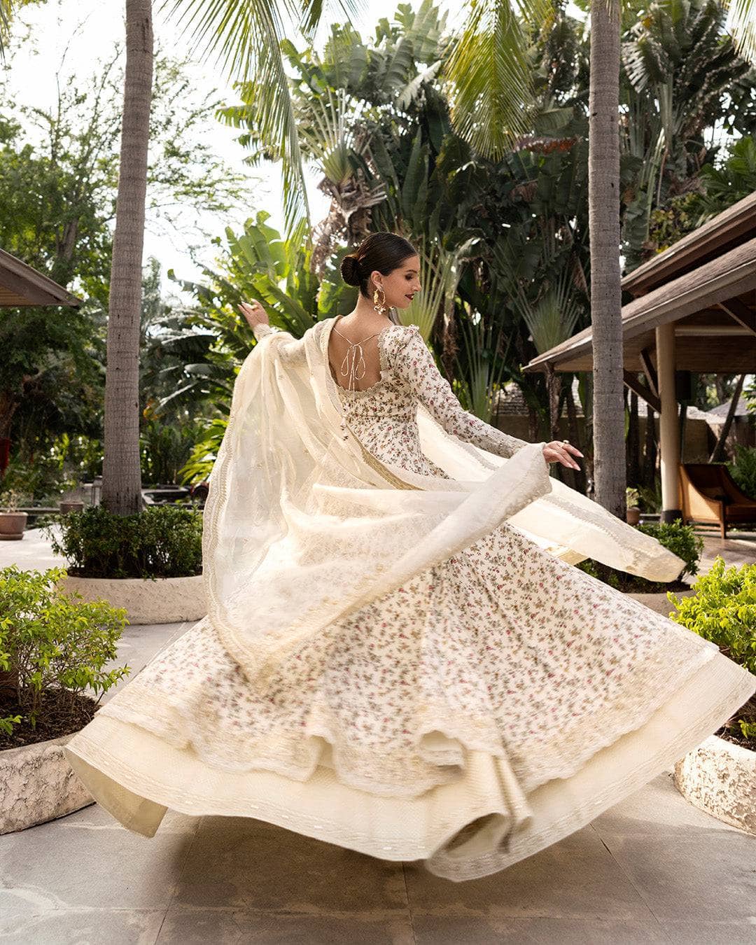 img_faiza_saqlain_lawn_tara_sutaria_awwal_boutique