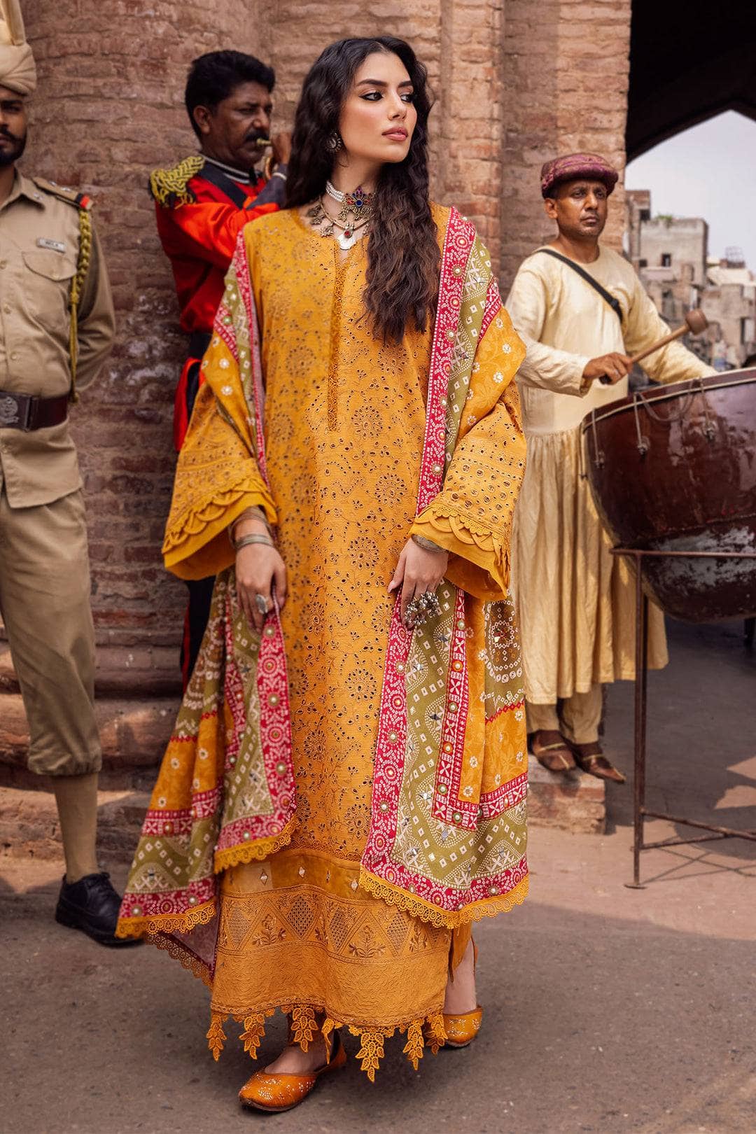 img_nureh_bazaar_chikankari_khaddar_awwal_boutique