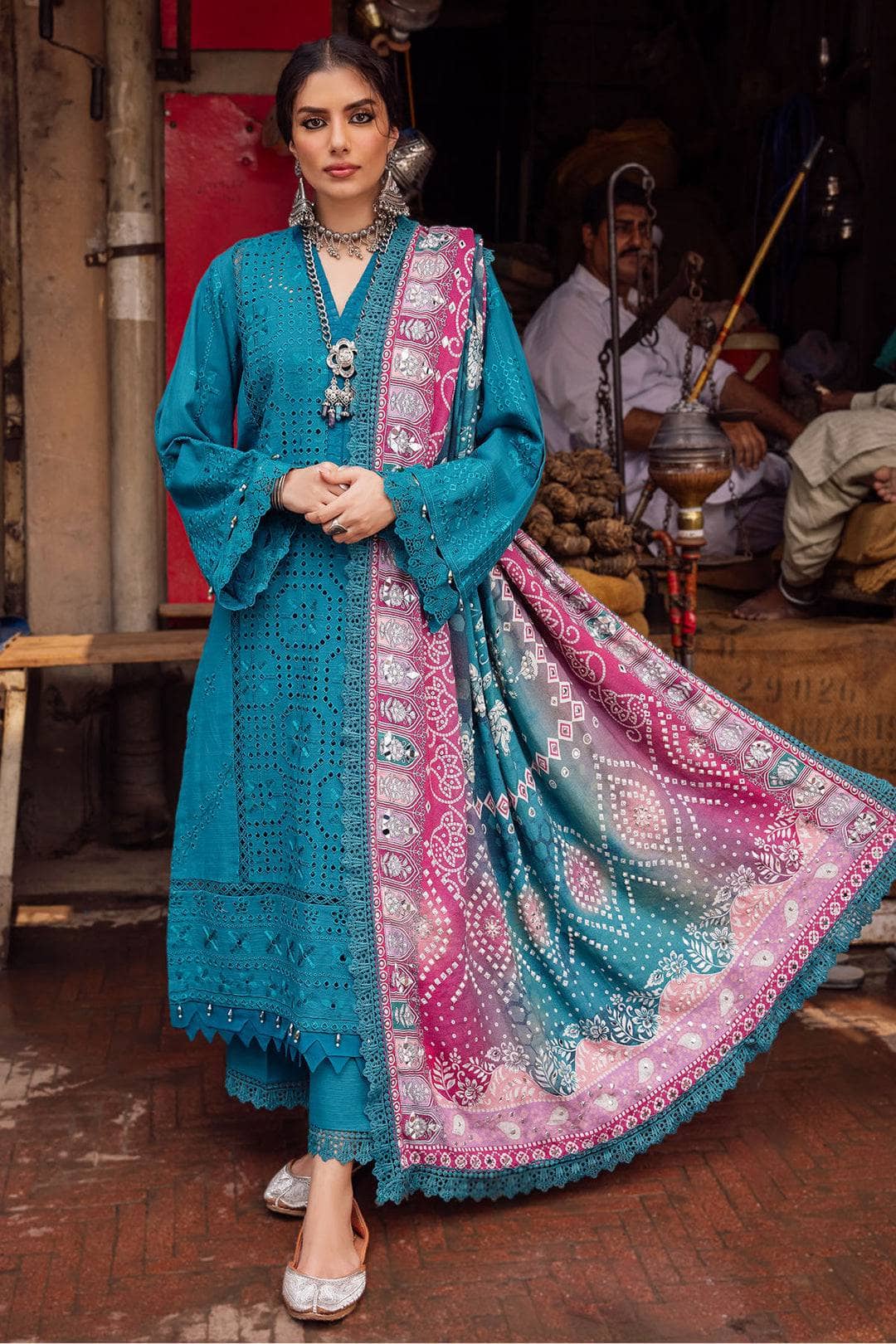 img_nureh_bazaar_chikankari_khaddar_awwal_boutique