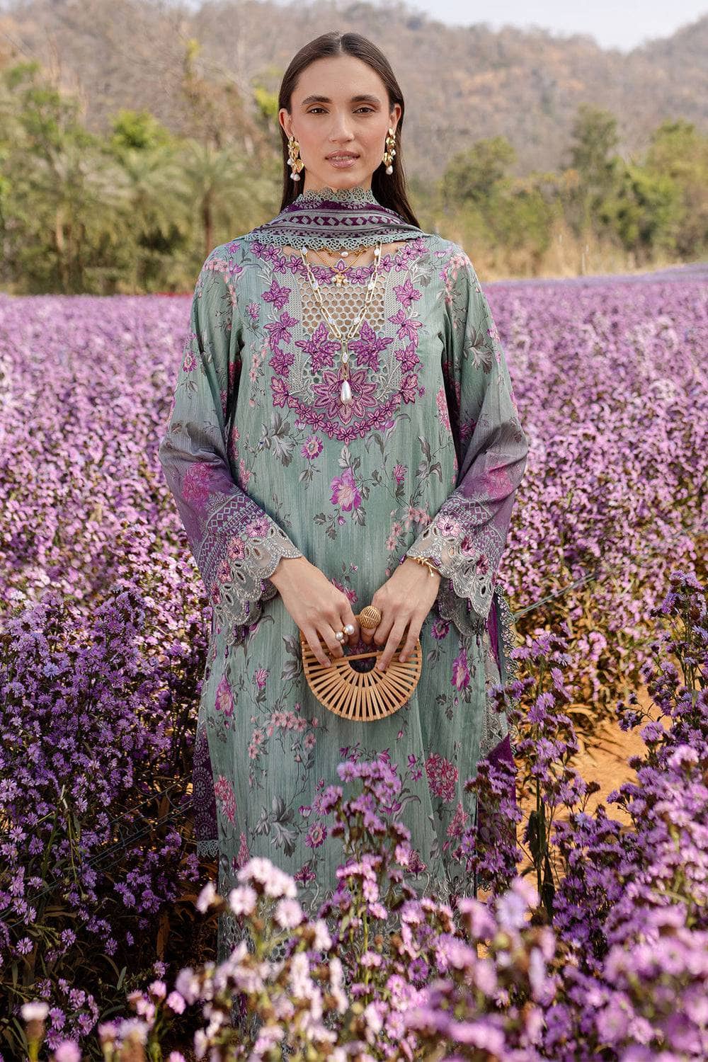 img_nureh_bloom_lawn_awwal_boutique