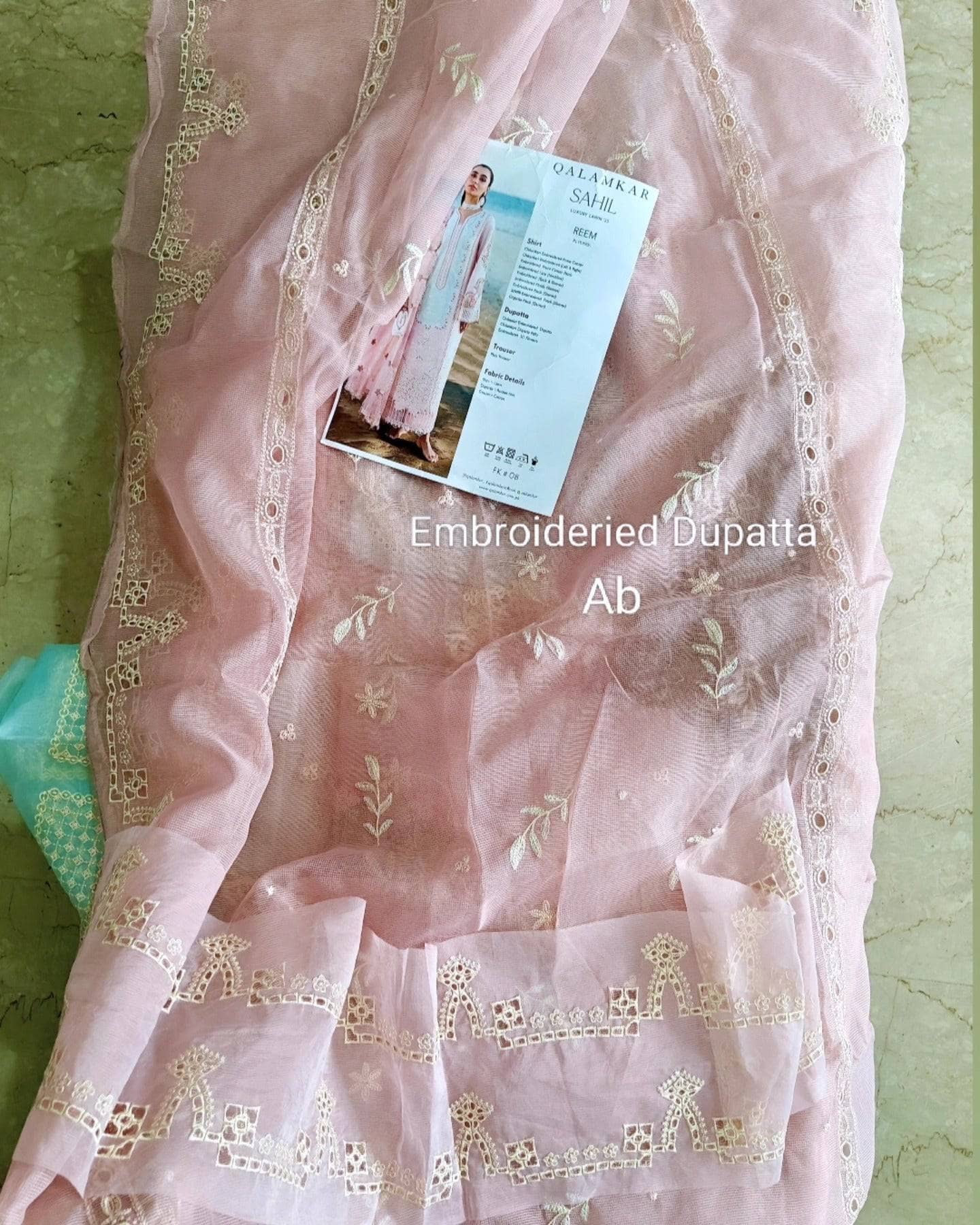 img_qalamkar_lawn_awwal_boutique