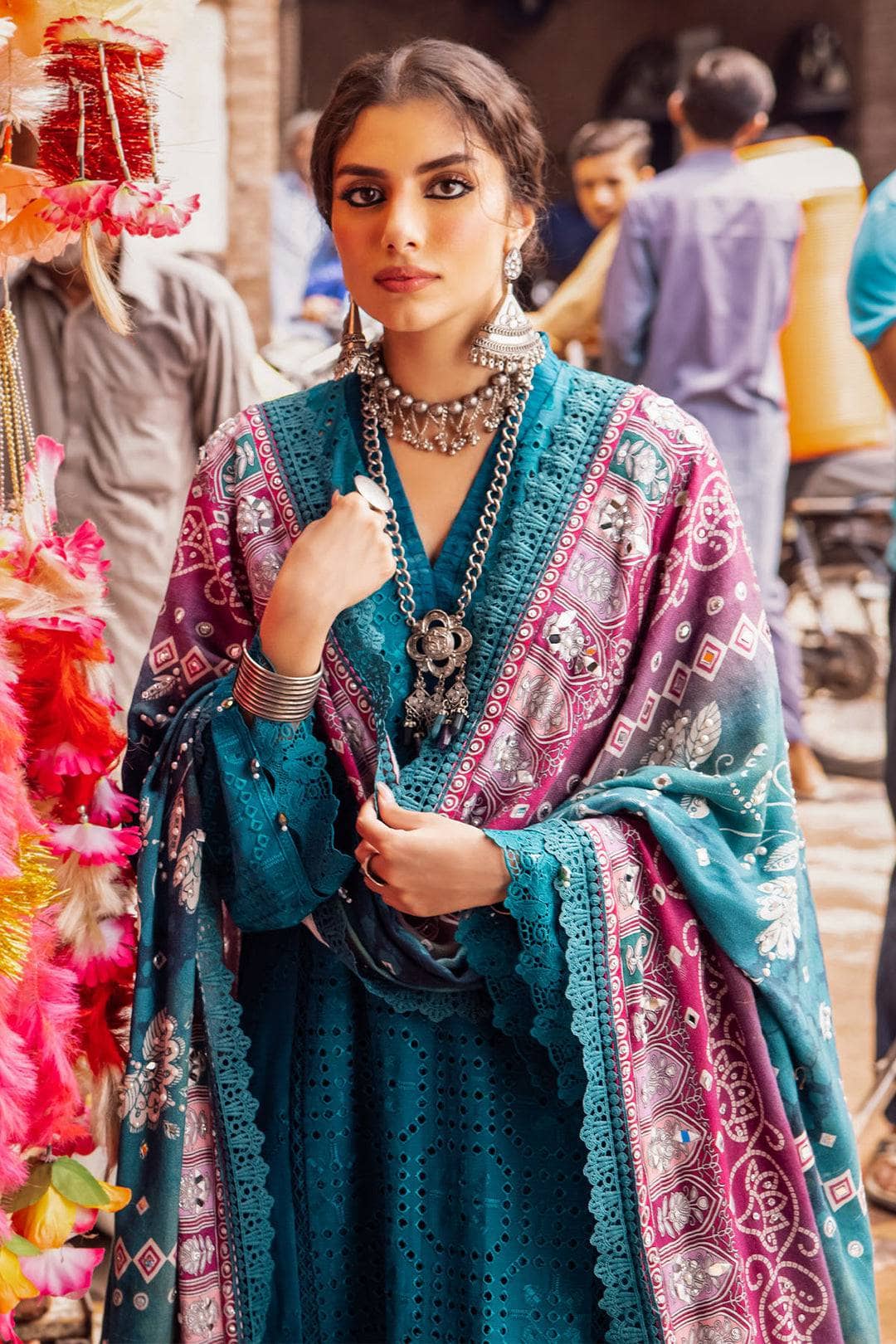 img_nureh_bazaar_chikankari_khaddar_awwal_boutique