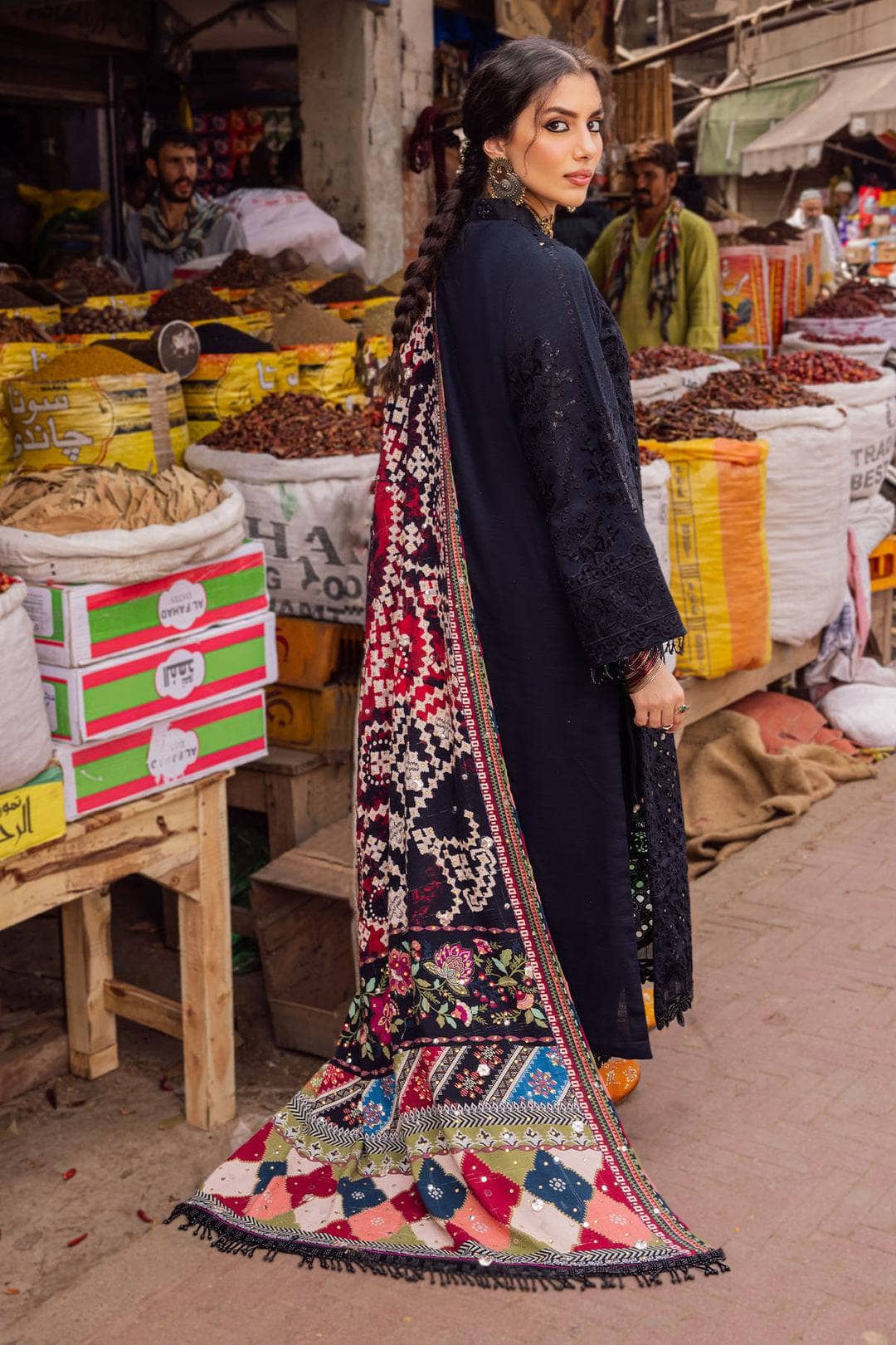 img_nureh_bazaar_chikankari_khaddar_awwal_boutique