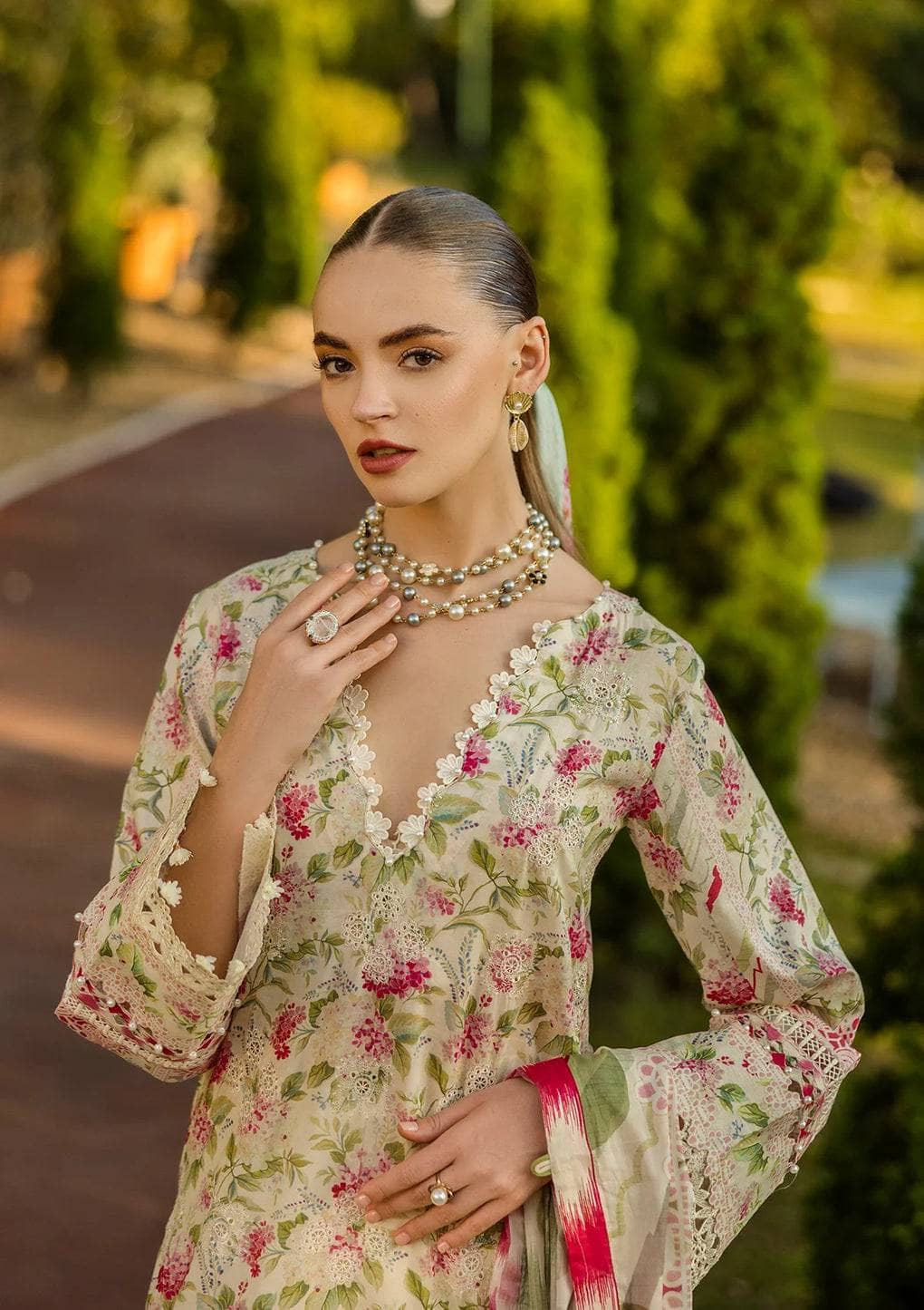 img_elaf_chikankari_awwal_boutique