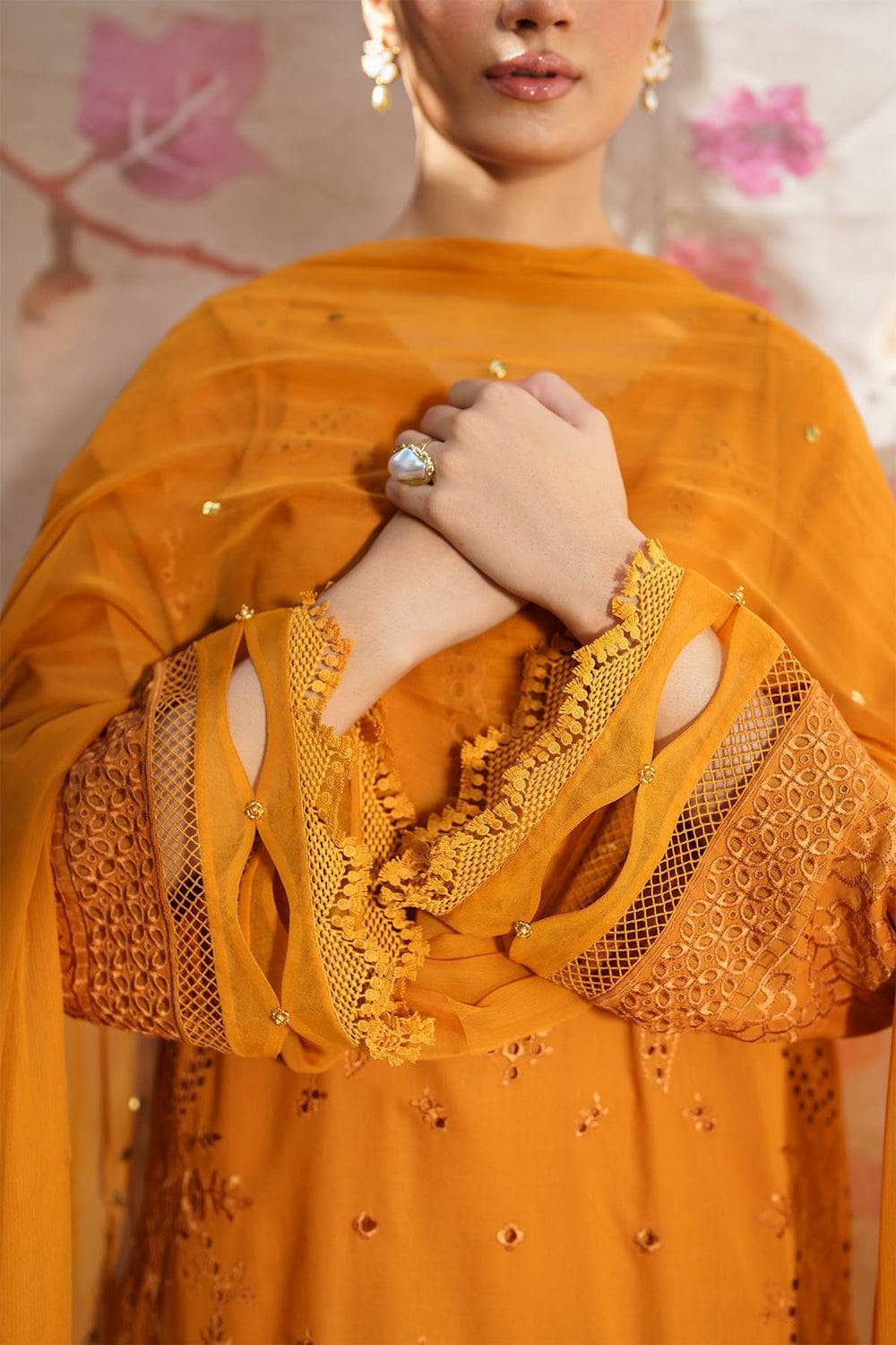 img_nureh_dhoop_kinaray_lawn_24_awwal_boutique