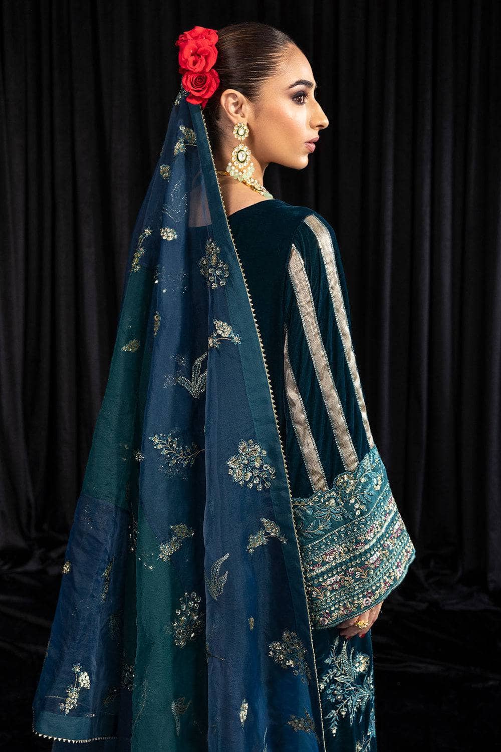 img_nureh_maya_velvet_awwal_boutique