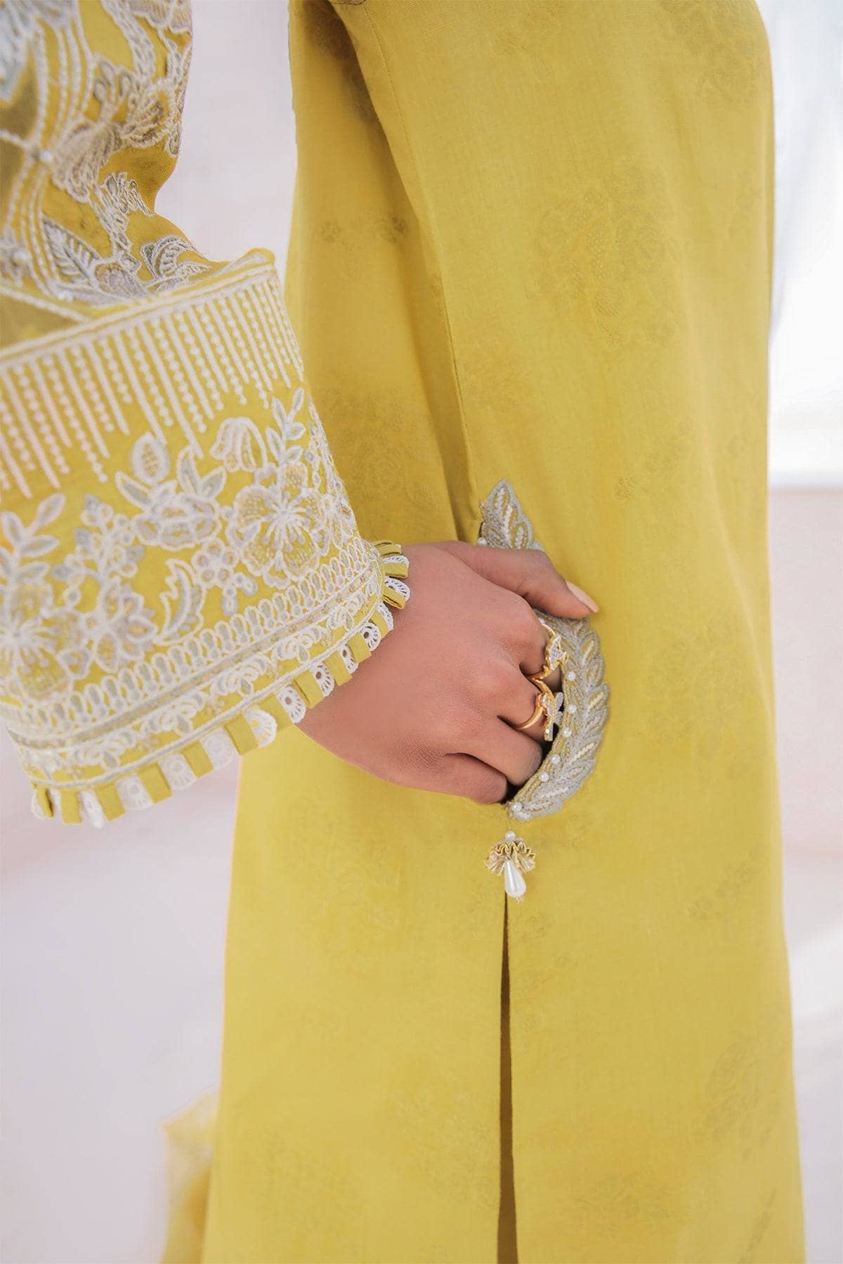 img_baroque_lawn_23_awwal_boutique