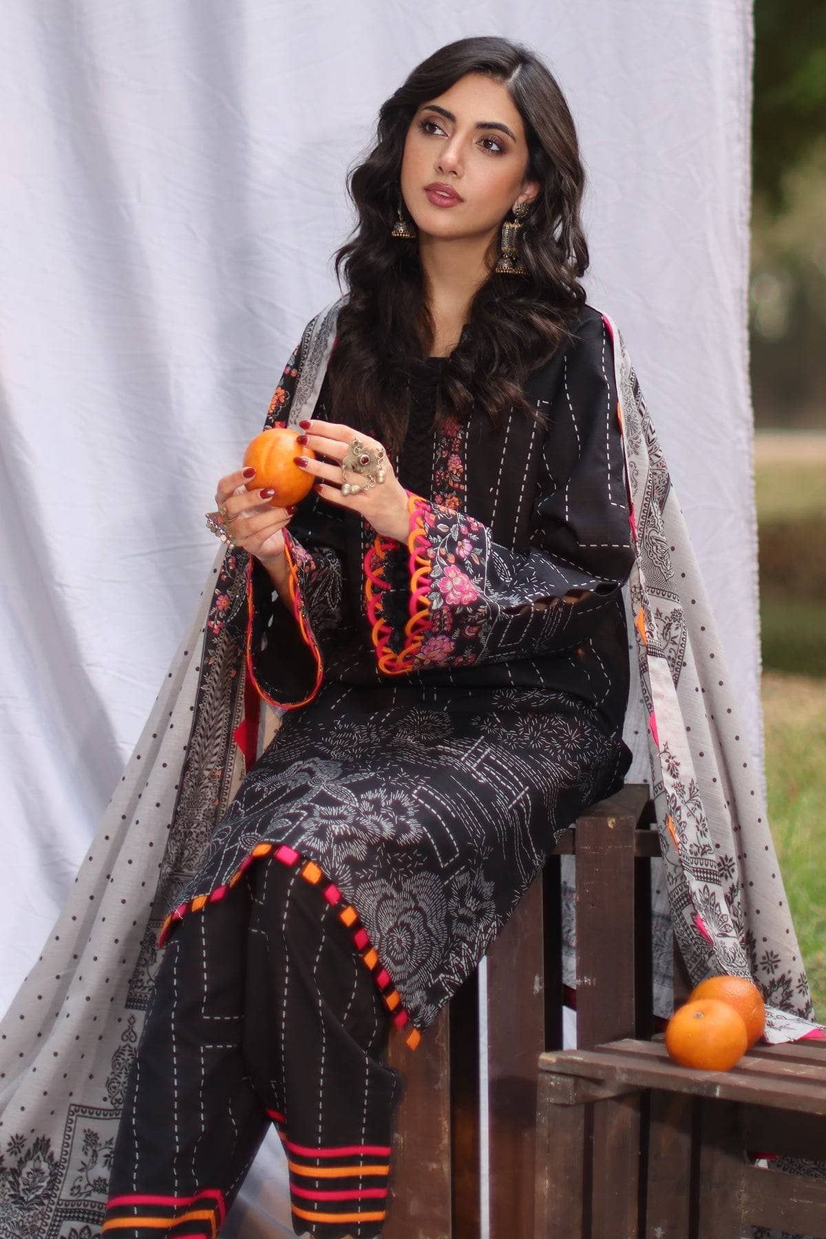 img_charizma_c_prints_fall_khaddar_awwal_boutique