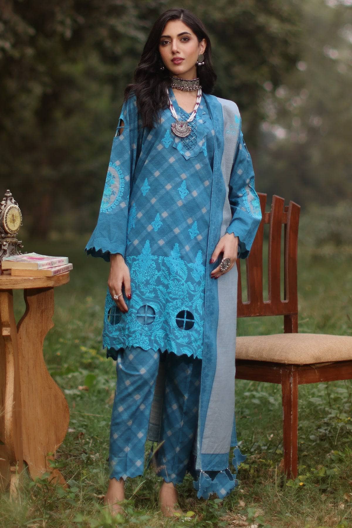 img_charizma_c_prints_fall_khaddar_awwal_boutique