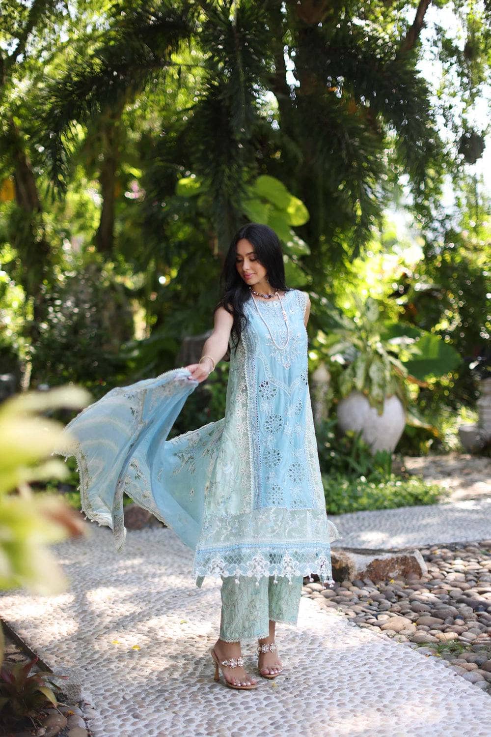 img_saadia_asad_noor_chikankari_lawn_awwal_boutique
