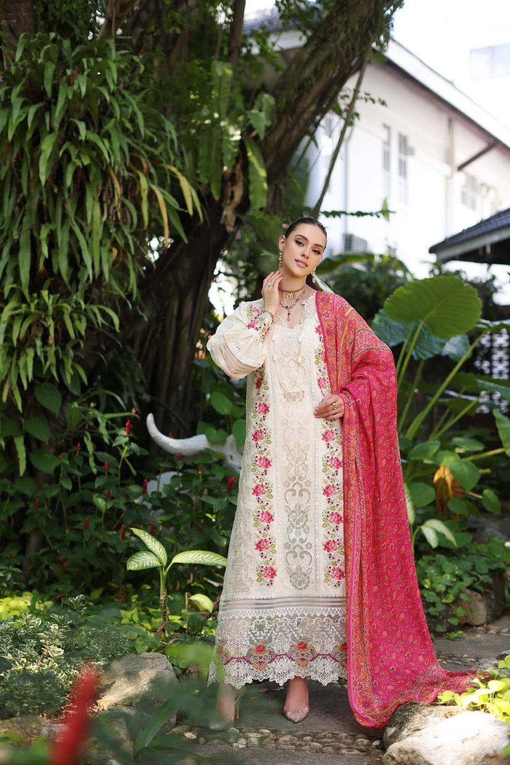 img_saadia_asad_chikankari_lawn_24_awwal_boutique