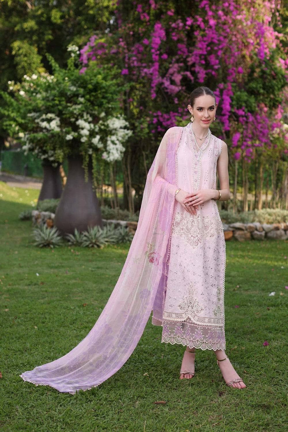 img_saadia_asad_chikankari_lawn_24_awwal_boutique