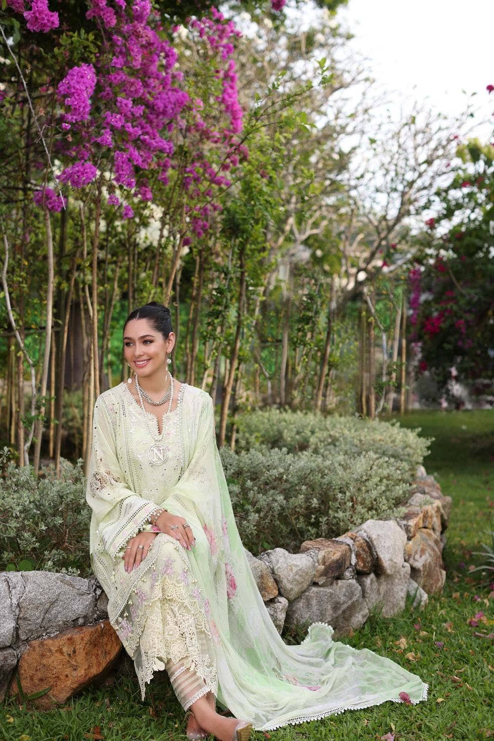 img_saadia_asad_chikankari_lawn_24_awwal_boutique