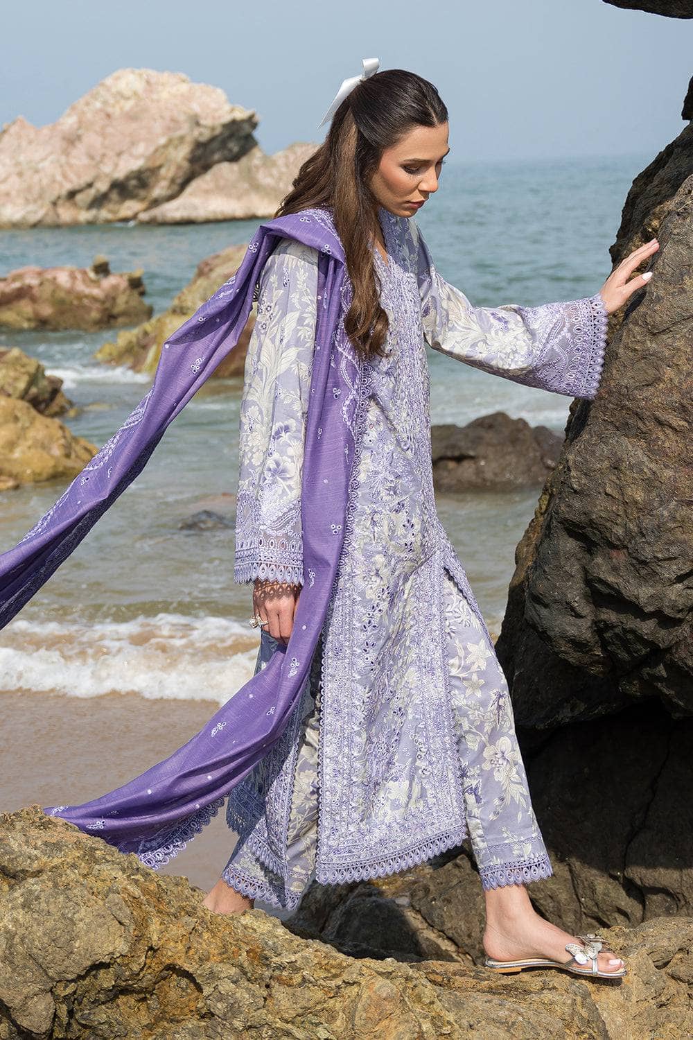 img_afrozeh_summer_together_lawnkari_awwal_boutique