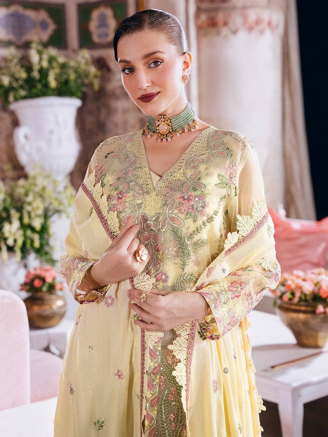 Mahnur Amelia Luxury Winter 26/Embroideried Woolen Shawl/Corduroy/Delicate Ivory/AM 14
