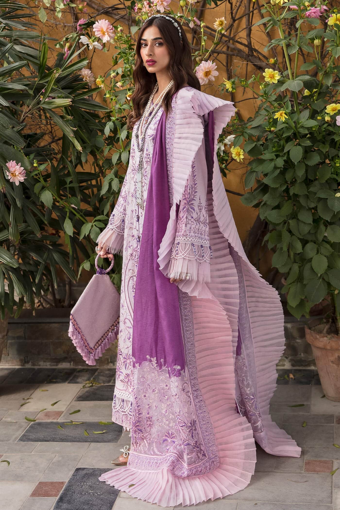 img_nilofer_shahid_luxury_lawn_23_awwal_boutique