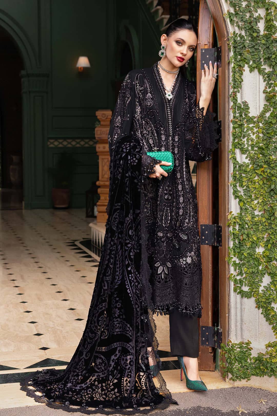 Restocked/Maria B Winter Luxe 25/Embroideried Linen Suit/Velvet Palachi Shawl/07/Black