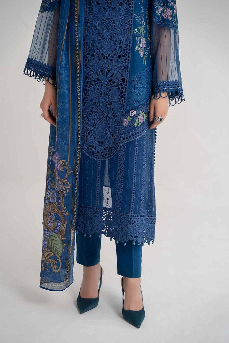 img_maria_b_lawn_24_awwal_boutique