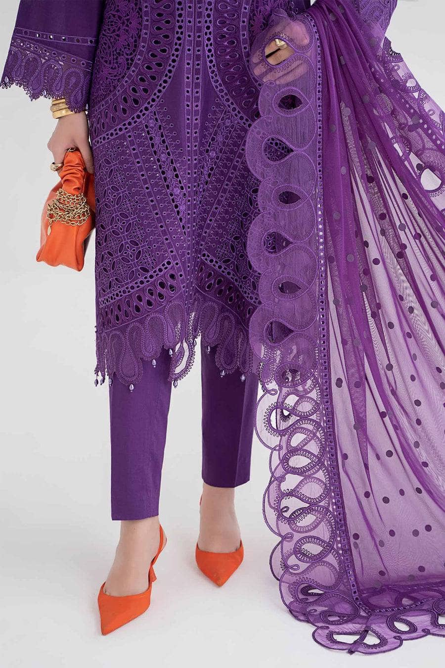 img_maria_b_lawn_24_awwal_boutique