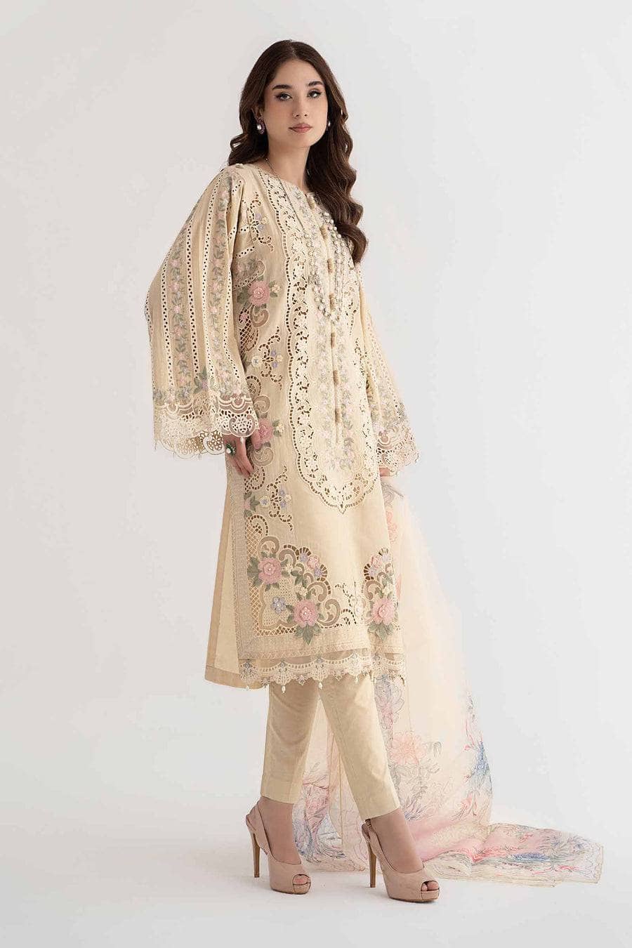 img_maria_b_lawn_24_awwal_boutique