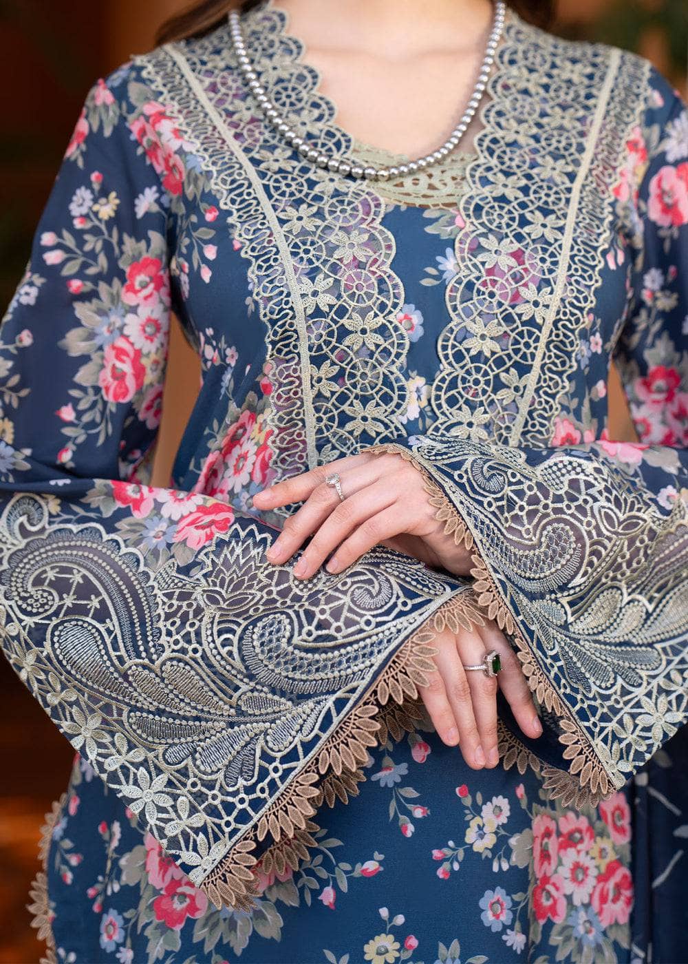 img_myeesha_lawn_awwal_boutique