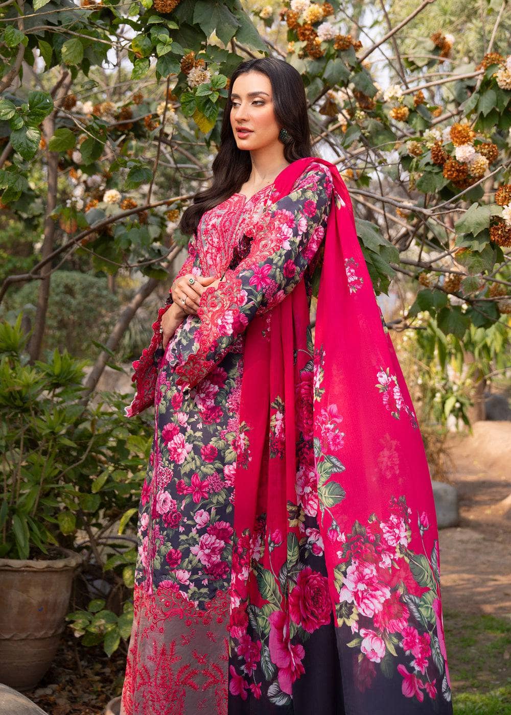 img_myeesha_lawn_awwal_boutique