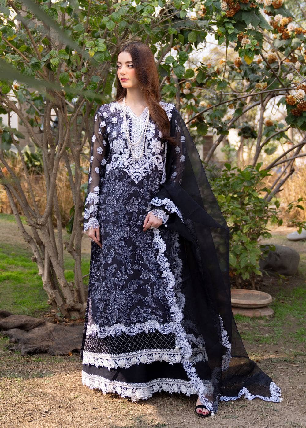 img_myeesha_lawn_awwal_boutique