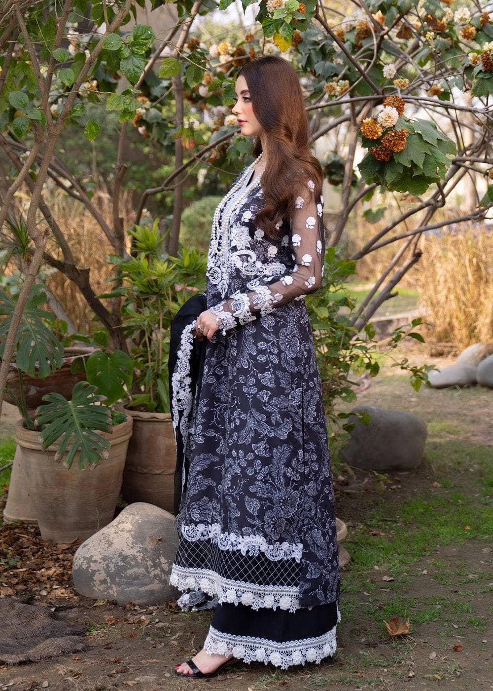 img_myeesha_lawn_awwal_boutique