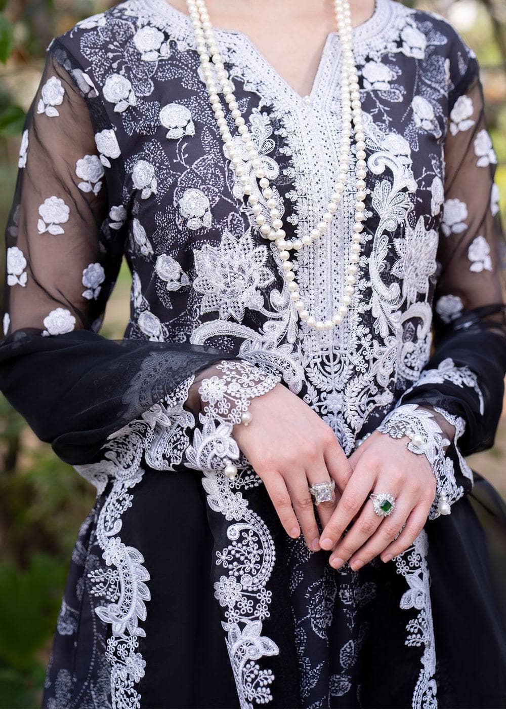 img_myeesha_lawn_awwal_boutique