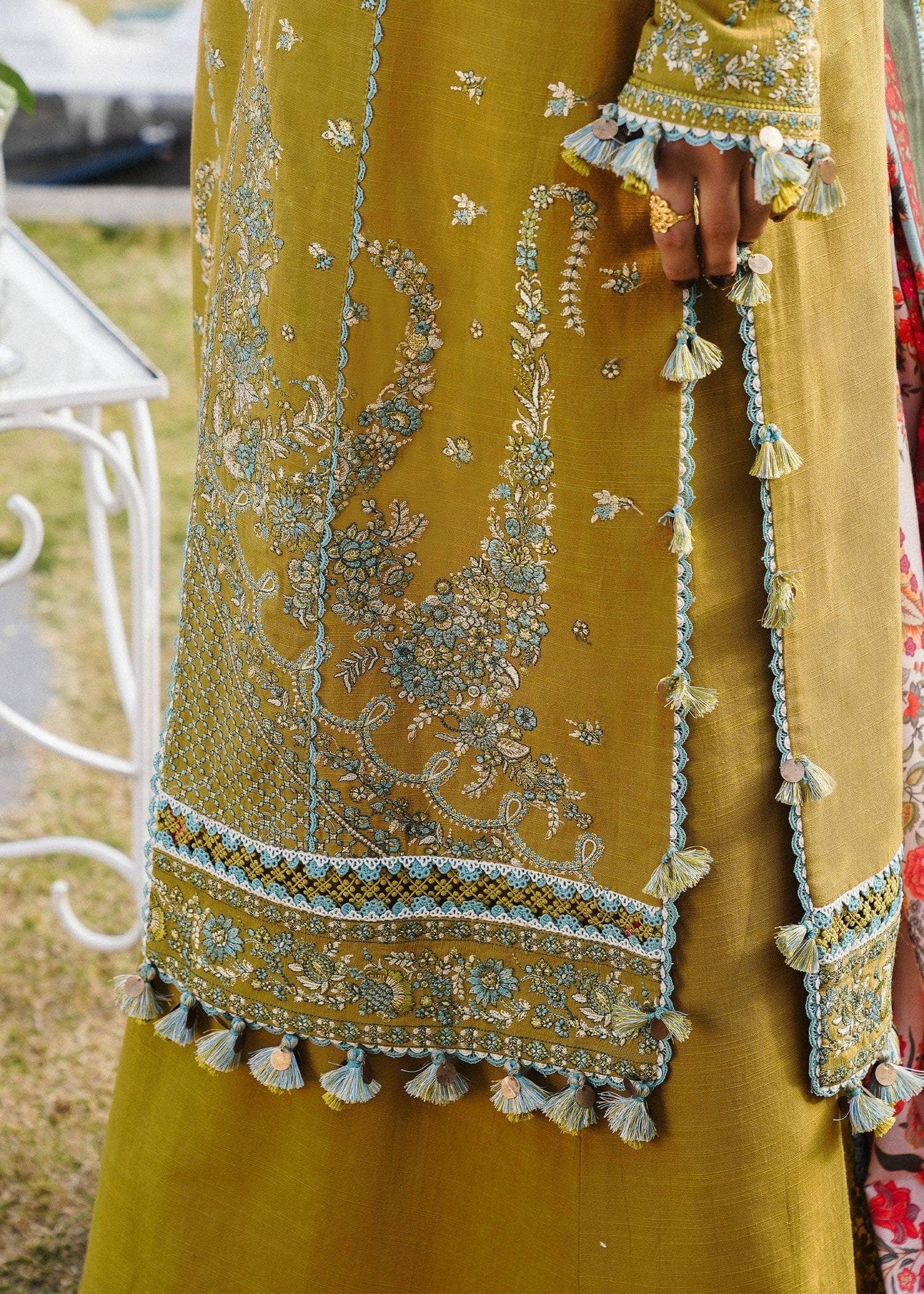 img_hussain_rehar_winter_shawls_awwal_boutique