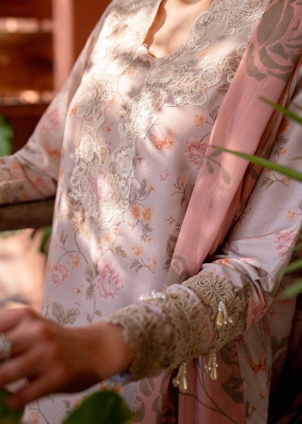 img_myeesha_lawn_awwal_boutique