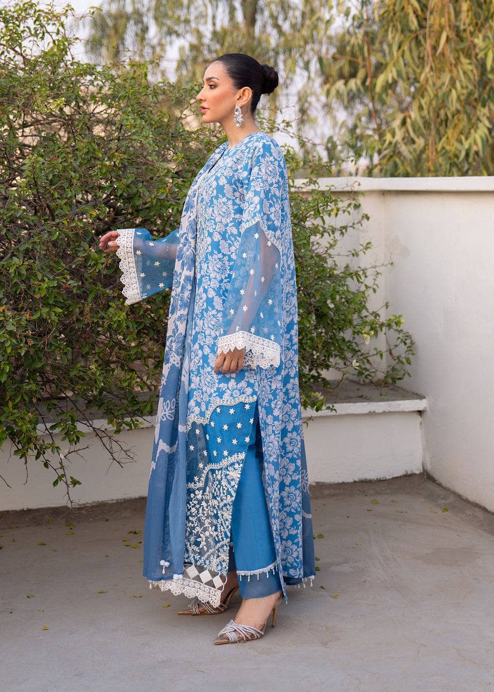 img_myeesha_lawn_awwal_boutique