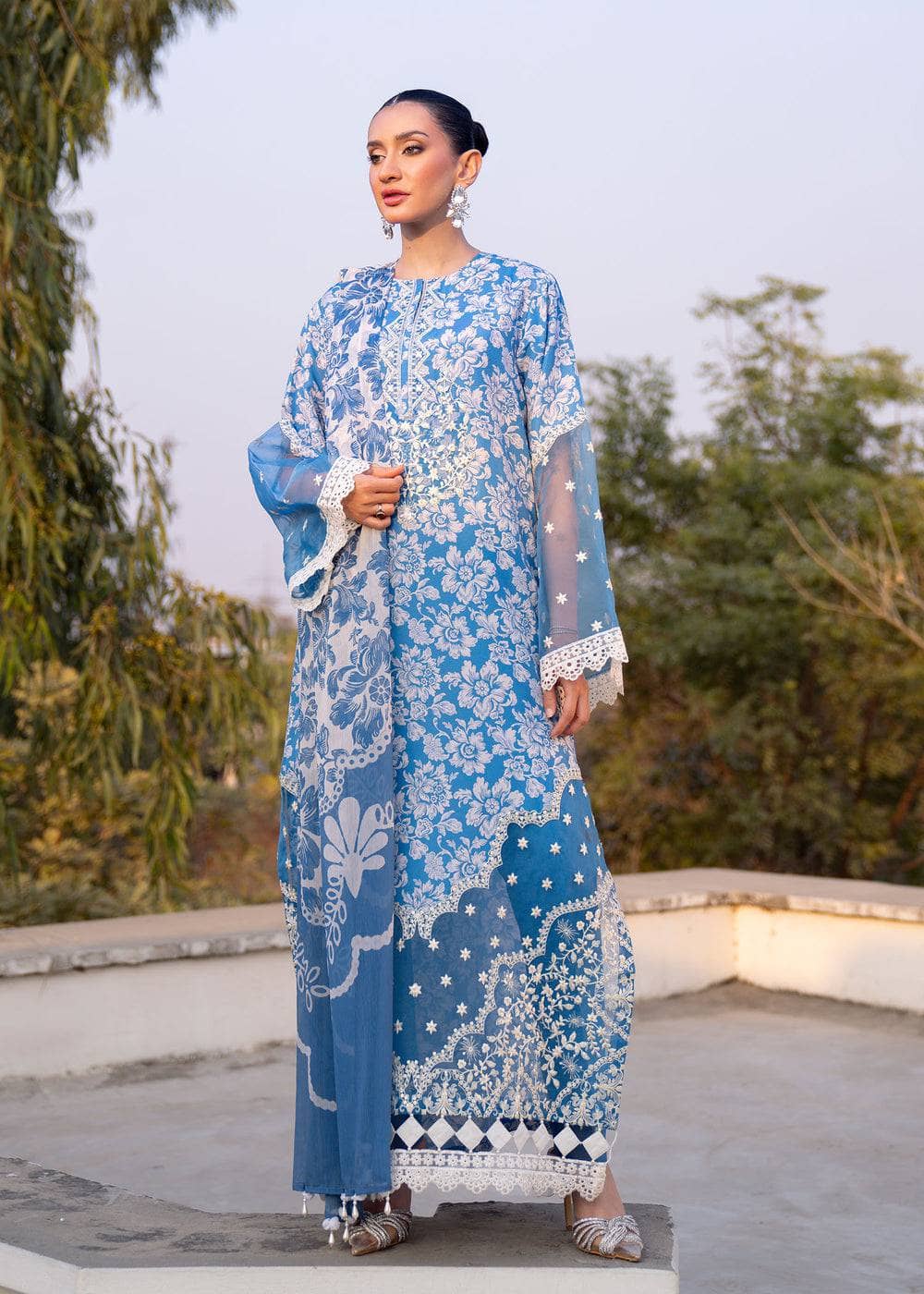 img_myeesha_lawn_awwal_boutique