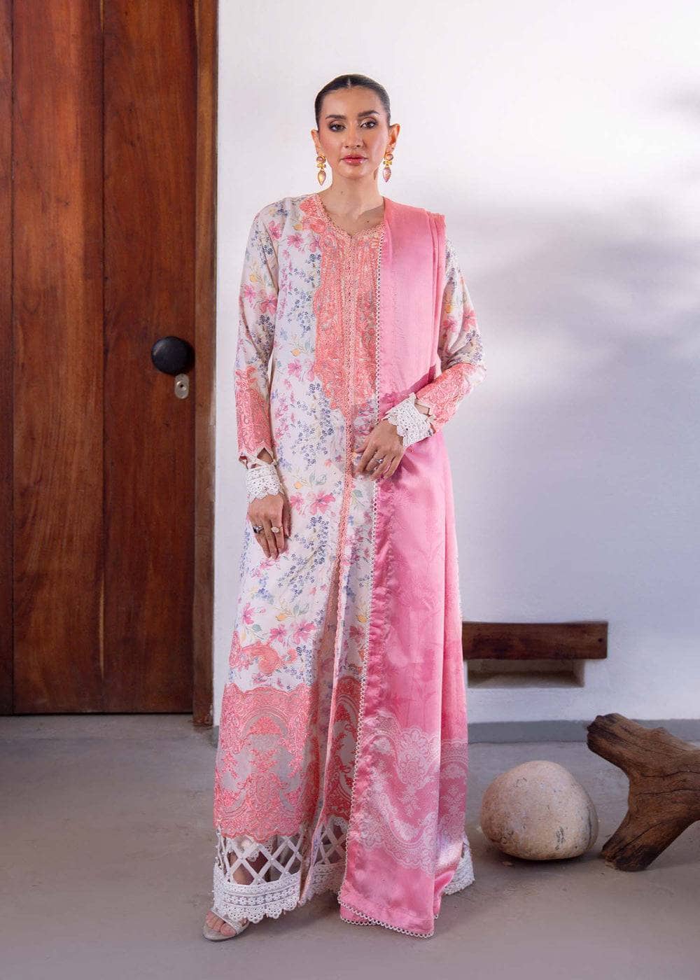 img_myeesha_lawn_awwal_boutique