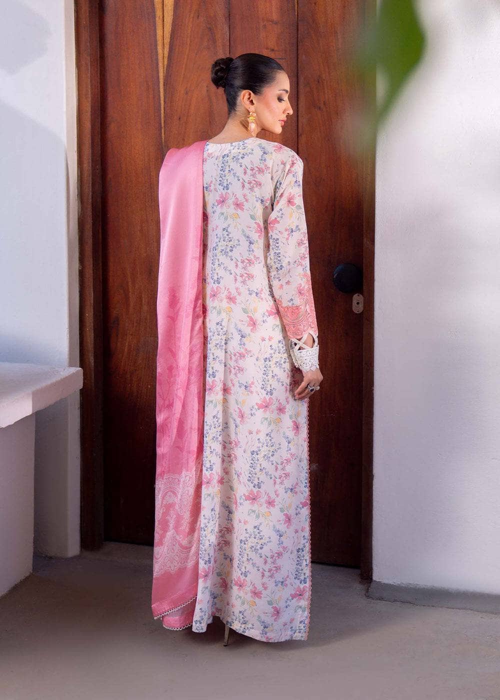 img_myeesha_lawn_awwal_boutique