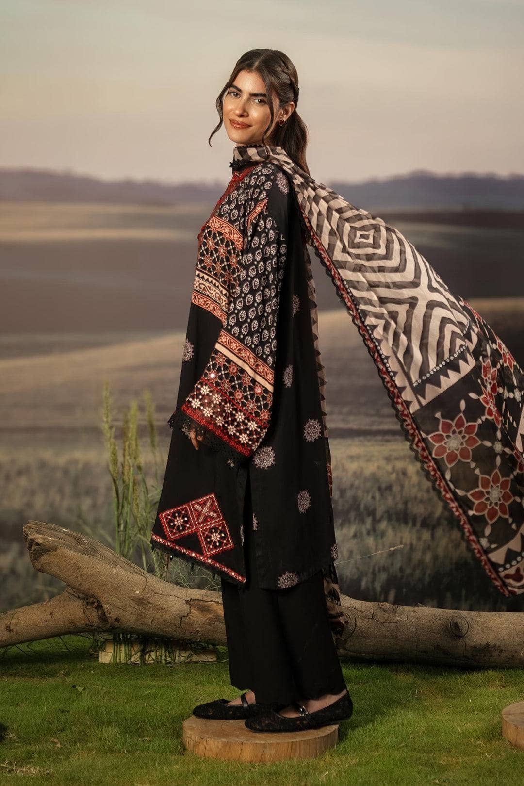 img_maria_b_m_basics_awwal_boutique