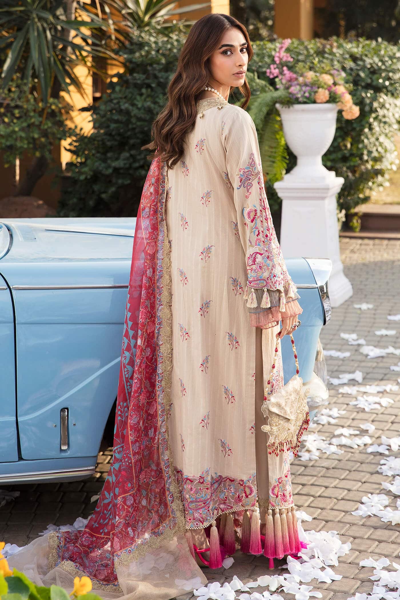 img_nilofer_shahid_lawn_23_awwal_boutique