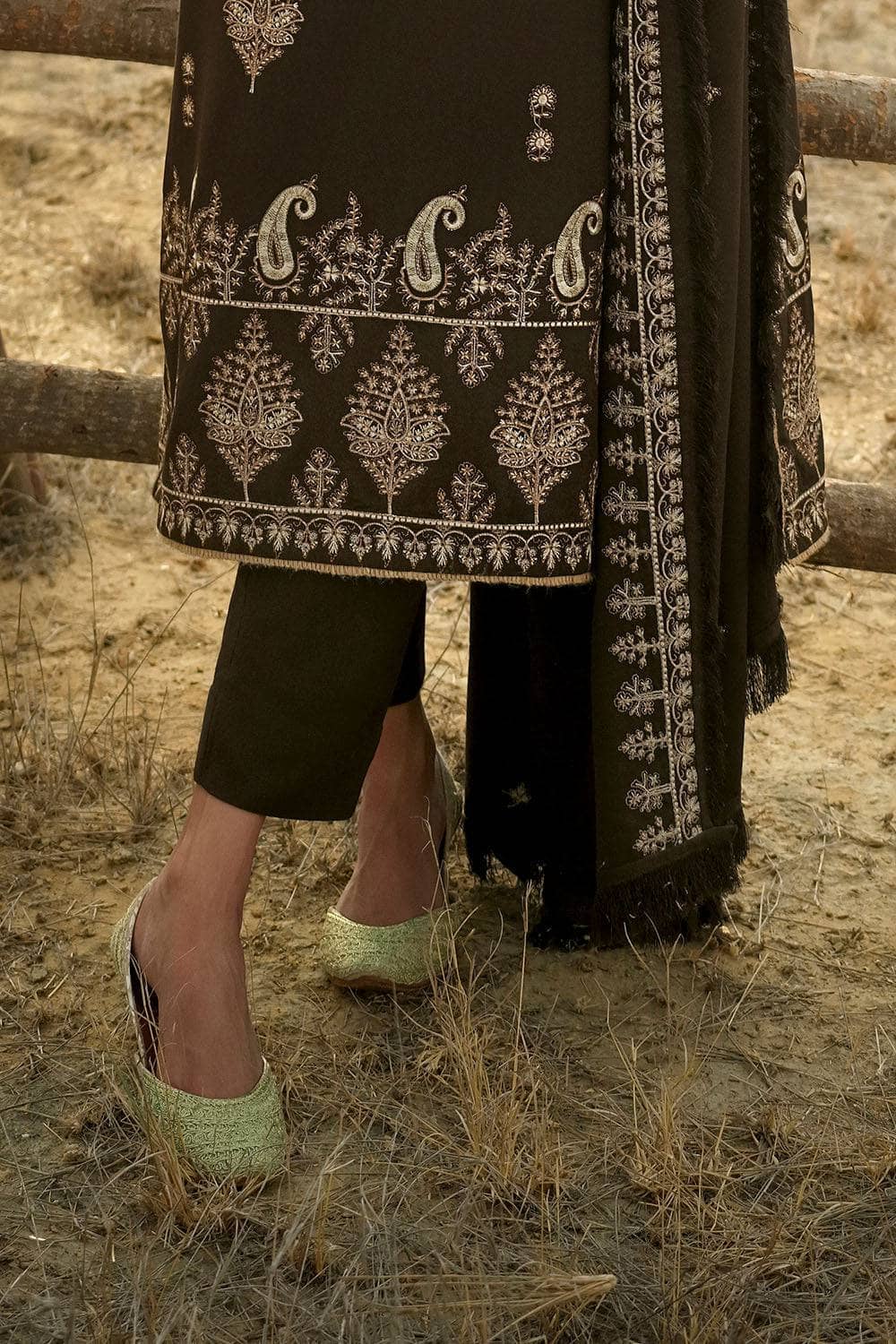 Gul Ahmed  Charm Of Winter/Karandi/AY 52009