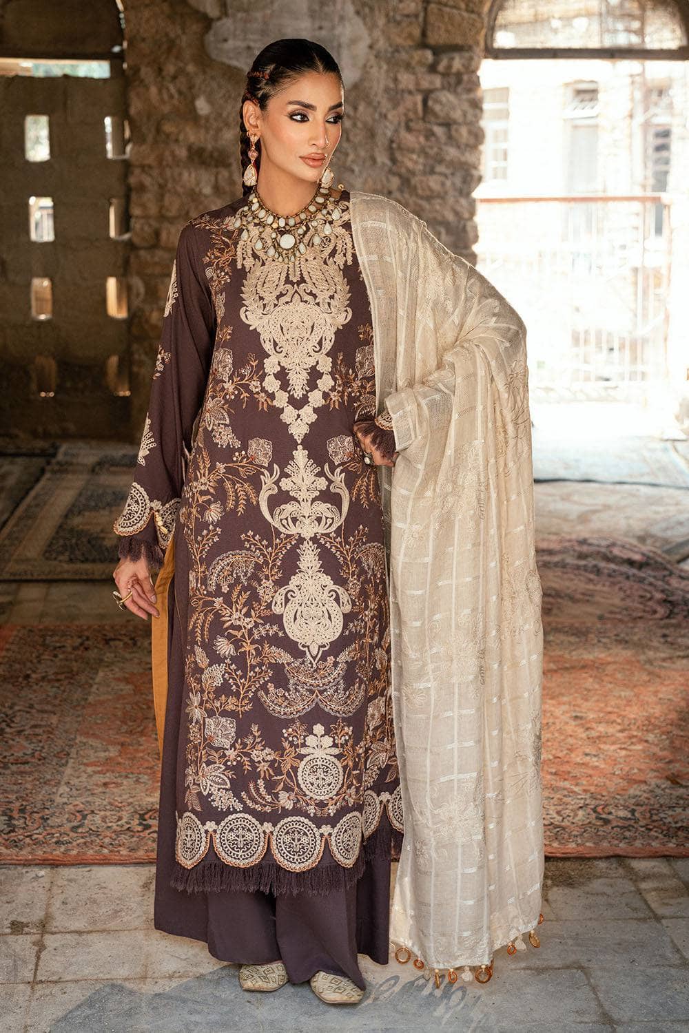 img_gul_ahmed_luxe_winter_awwal_boutique