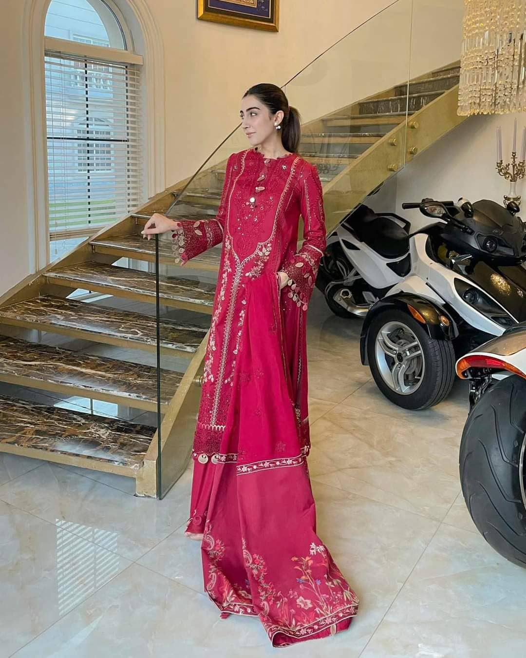 img_qalamkar_luxury_lawn_awwal_boutique