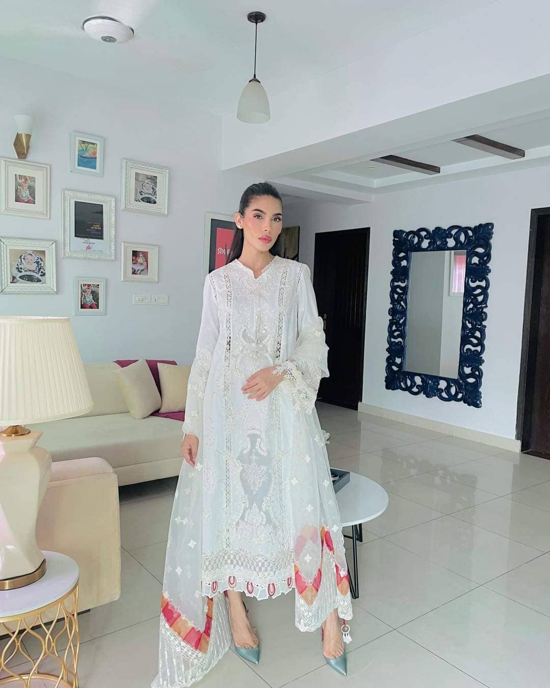 img_qalamkar_luxury_lawn_awwal_boutique