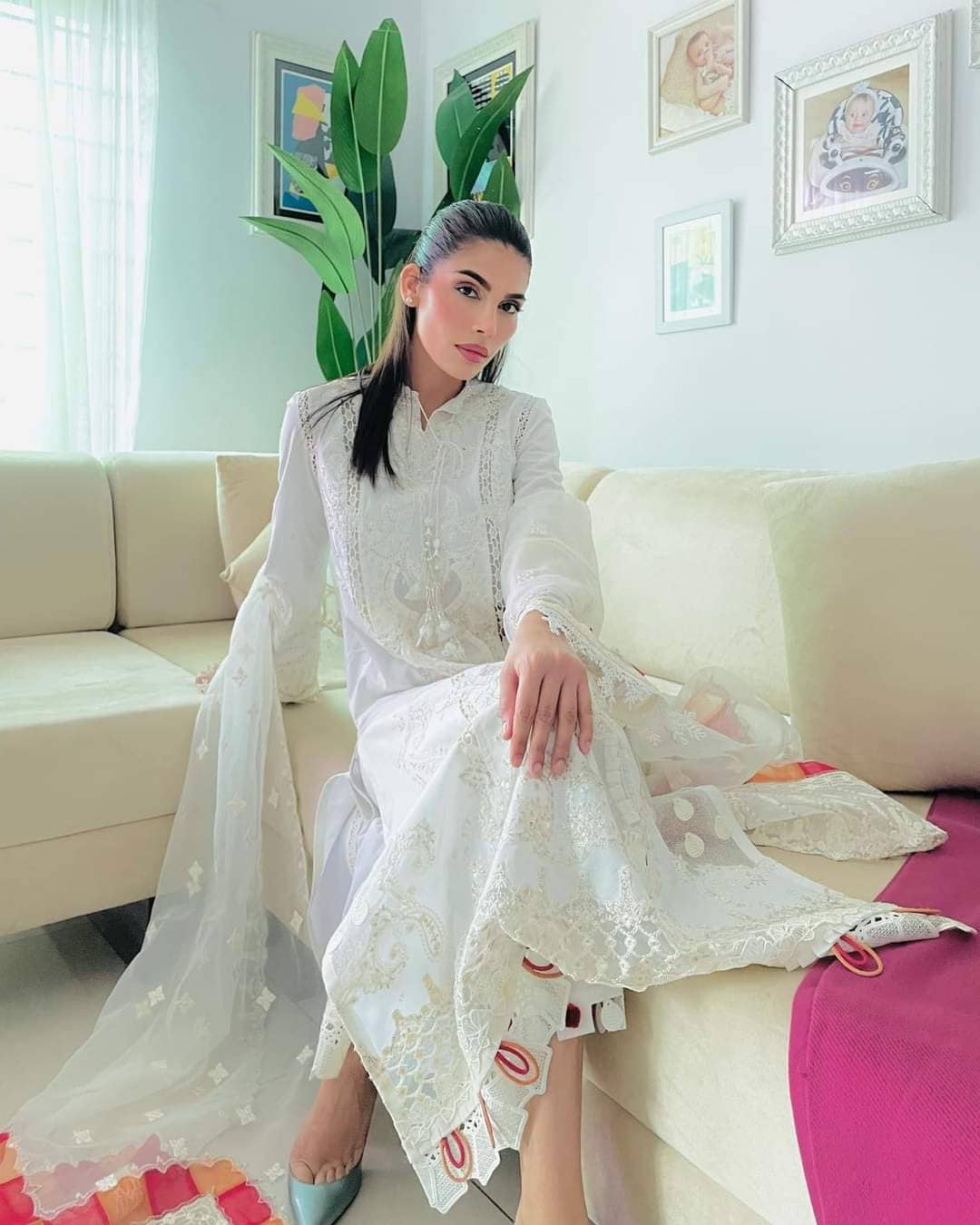 img_qalamkar_luxury_lawn_awwal_boutique