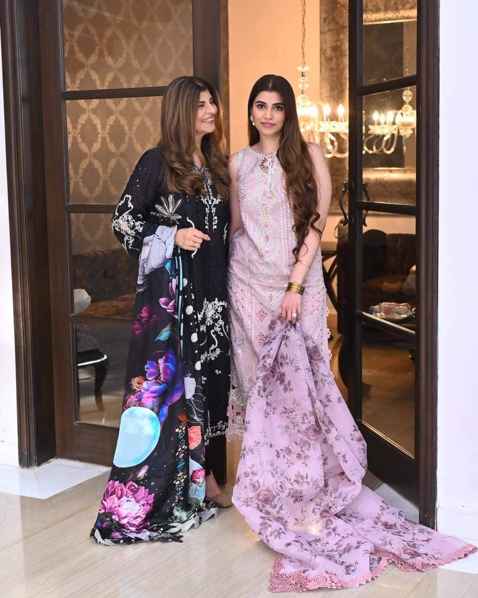 img_qalamkar_luxury_lawn_awwal_boutique