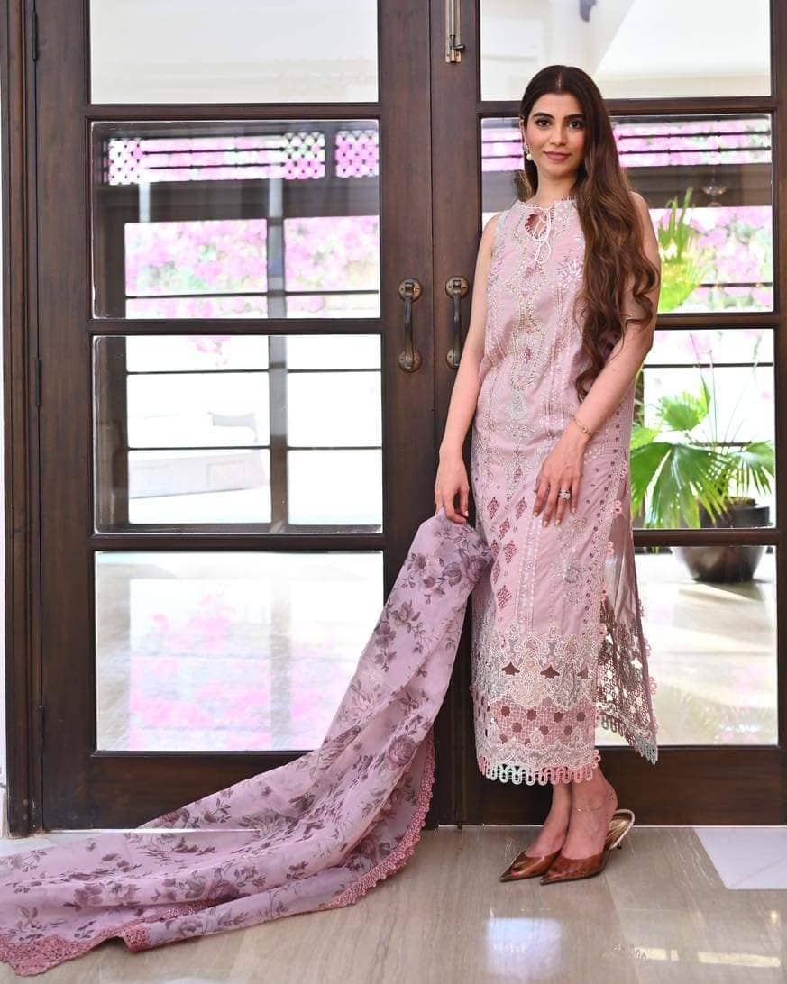 img_qalamkae_luxury_lawn_awwal_boutique