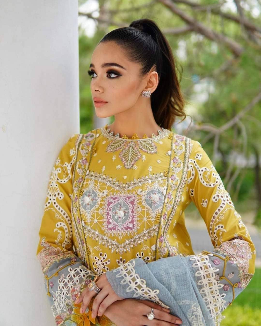 img_qalamkar_luxury_lawn_23_awwal_boutique