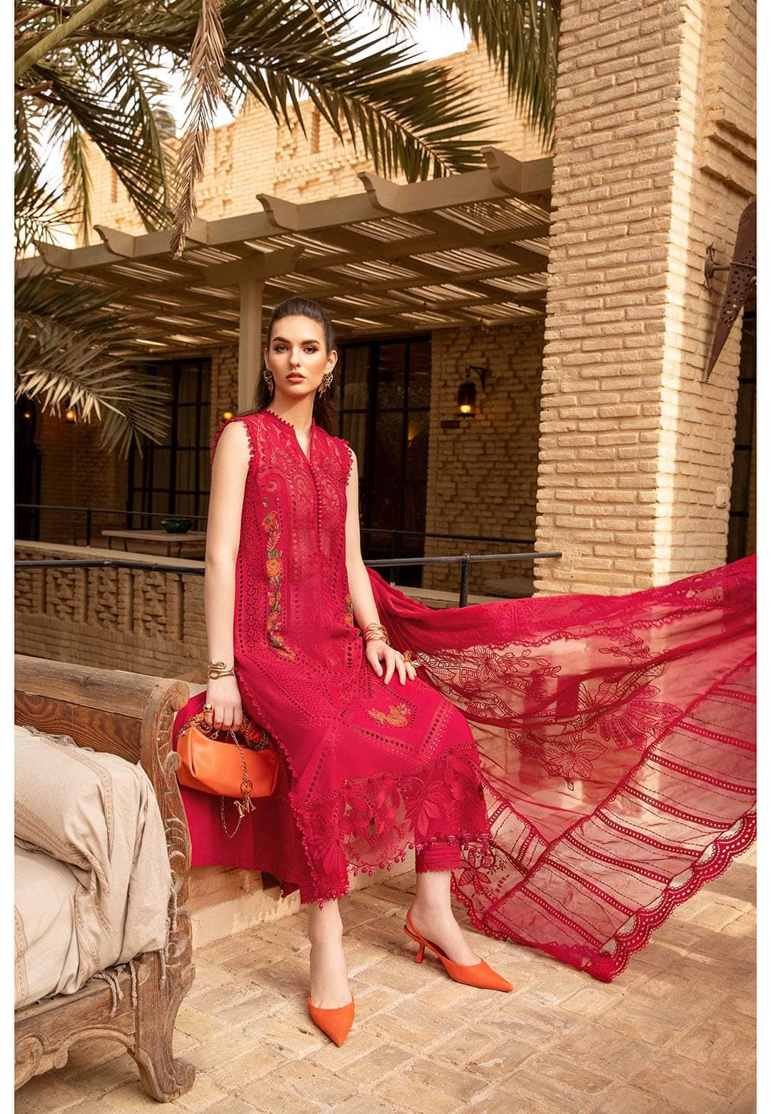 img_maria_b_lawn_24_awwal_boutique